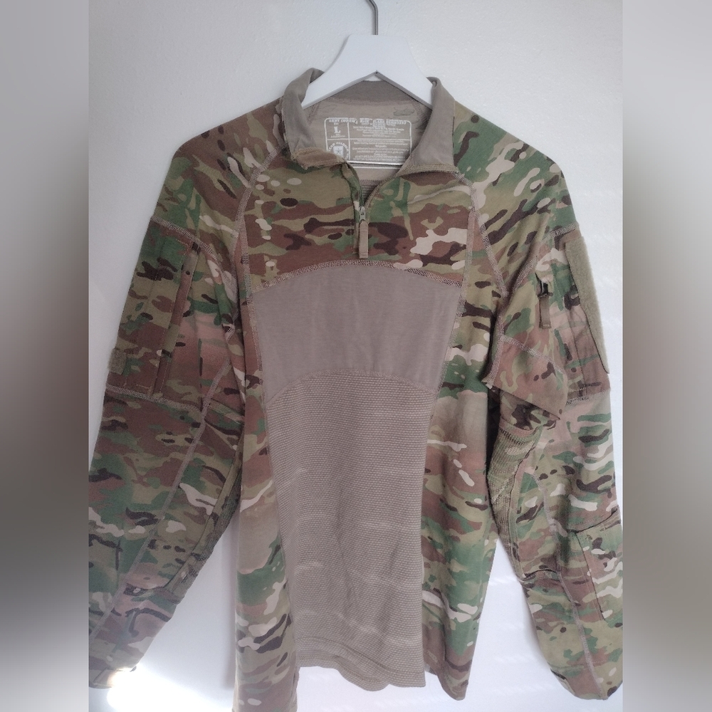 US Army Combat Shirt Size: L